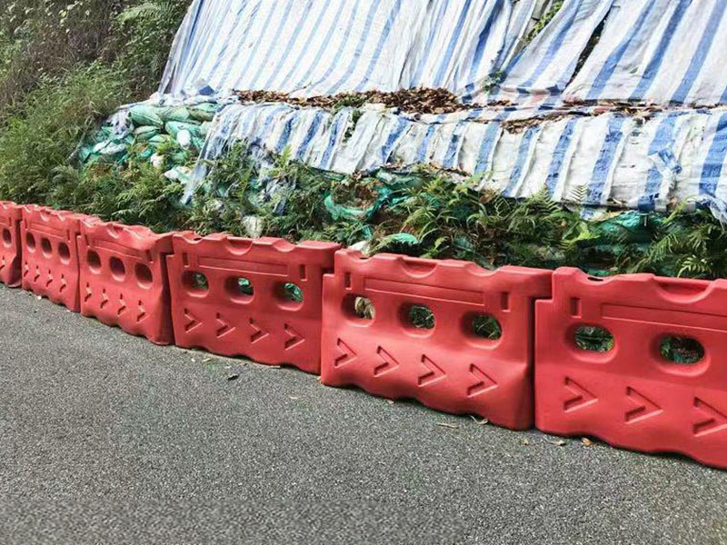 Barreras de agua en carreteras